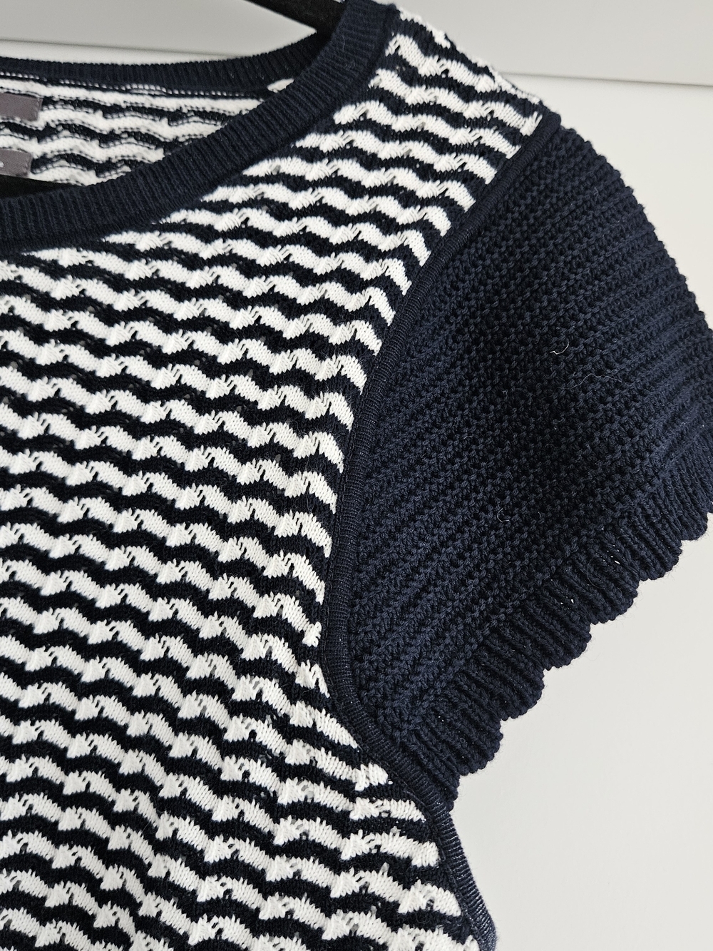 Anthropologie Navy and White Knit Shell Top Sz XL - Picture 4 of 5